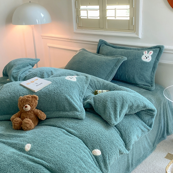 91家纺网 家纺一手货源 找家纺 萝莉家纺 2025新款加厚泰迪绒毛巾绣四件套 小免蓝