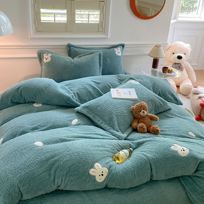 91家纺网 家纺一手货源 找家纺 萝莉家纺 2025新款加厚泰迪绒毛巾绣四件套 小免蓝