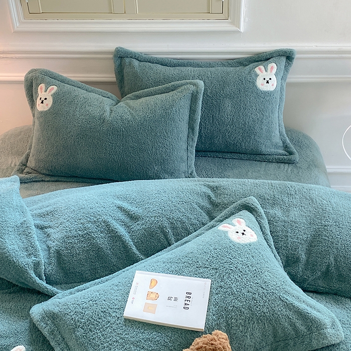 91家纺网 家纺一手货源 找家纺 萝莉家纺 2025新款加厚泰迪绒毛巾绣四件套 小免蓝