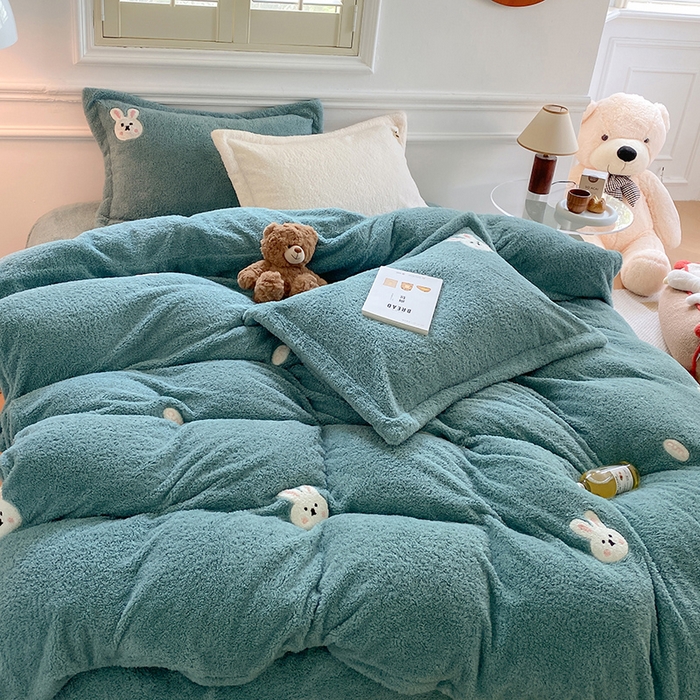 91家纺网 家纺一手货源 找家纺 萝莉家纺 2025新款加厚泰迪绒毛巾绣四件套 小免蓝