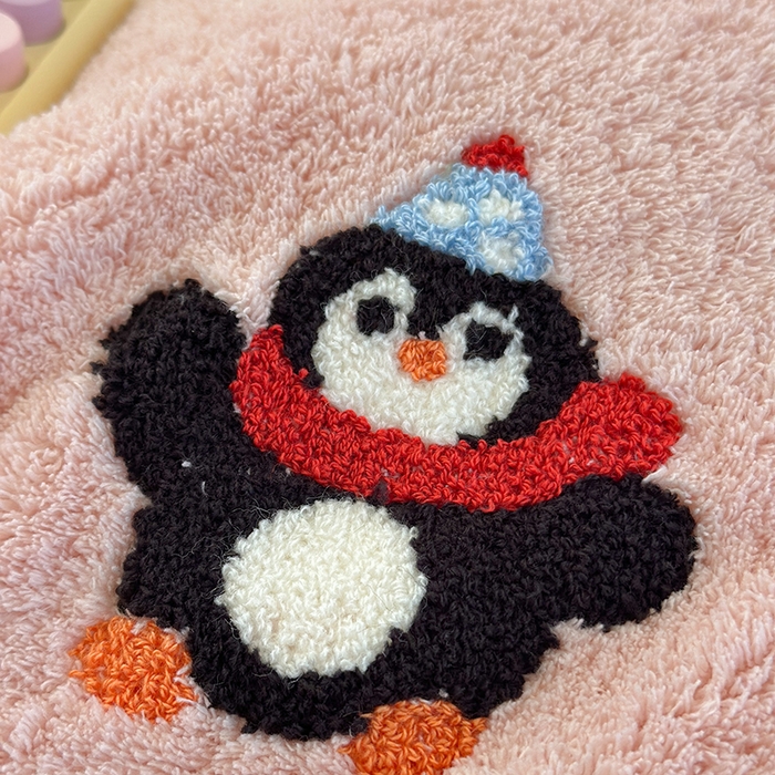 91家纺网 家纺一手货源 找家纺 萝莉家纺 2025新款加厚泰迪绒毛巾绣四件套 小企鹅豆沙粉