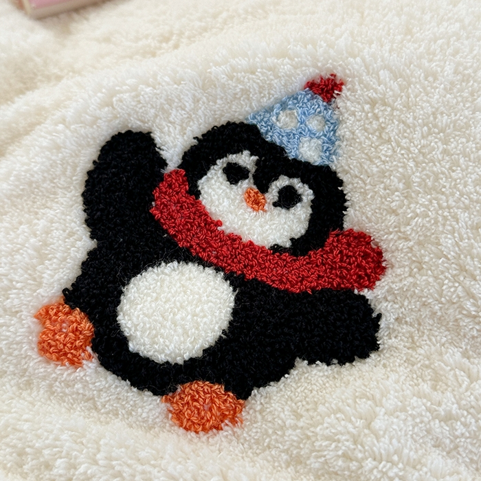 91家纺网 家纺一手货源 找家纺 萝莉家纺 2025新款加厚泰迪绒毛巾绣四件套 小企鹅米白