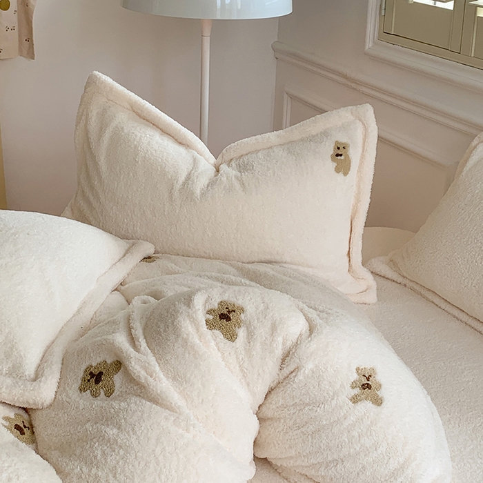 91家纺网 家纺一手货源 找家纺 萝莉家纺 2025新款加厚泰迪绒毛巾绣四件套 小熊奶白