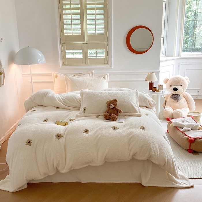 91家纺网 家纺一手货源 找家纺 萝莉家纺 2025新款加厚泰迪绒毛巾绣四件套 小熊奶白