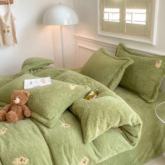 91家纺网 家纺一手货源 找家纺 萝莉家纺 2025新款加厚泰迪绒毛巾绣四件套 熊豆绿
