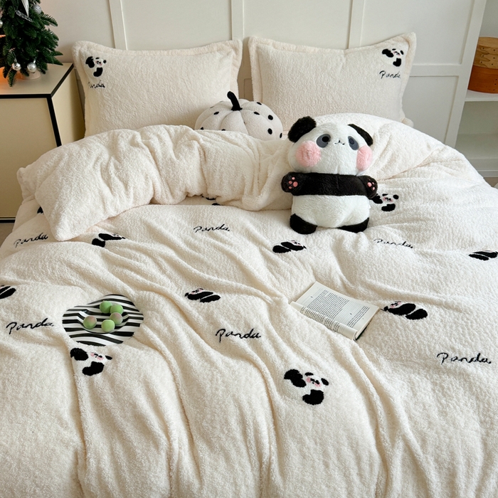 91家纺网 家纺一手货源 找家纺 萝莉家纺 2025新款加厚泰迪绒毛巾绣四件套 熊猫白