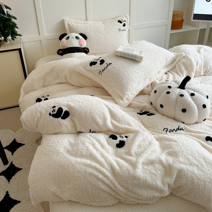 91家纺网 家纺一手货源 找家纺 萝莉家纺 2025新款加厚泰迪绒毛巾绣四件套 熊猫白
