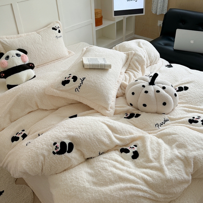 91家纺网 家纺一手货源 找家纺 萝莉家纺 2025新款加厚泰迪绒毛巾绣四件套 熊猫白