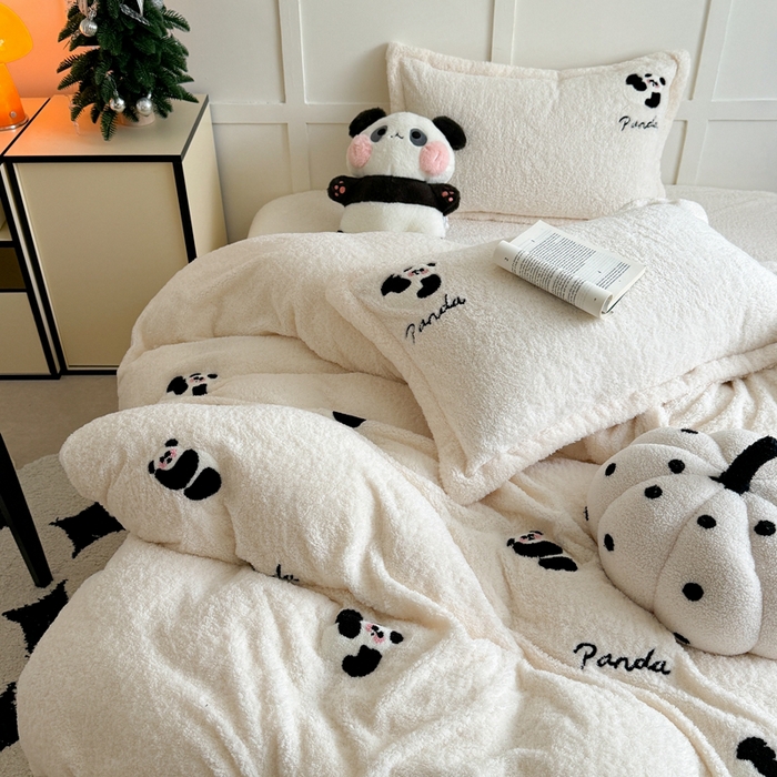 91家纺网 家纺一手货源 找家纺 萝莉家纺 2025新款加厚泰迪绒毛巾绣四件套 熊猫白