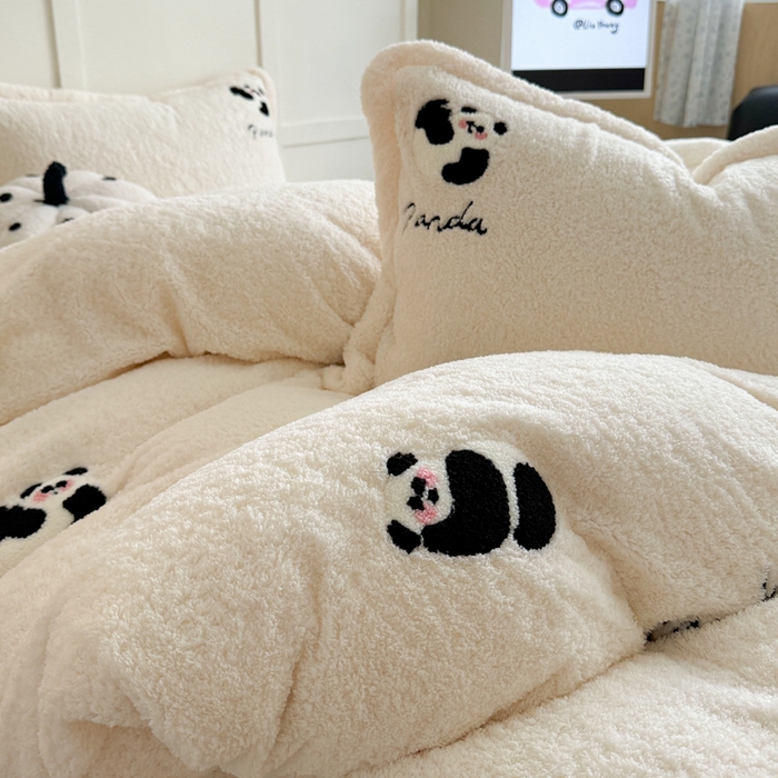 91家纺网 家纺一手货源 找家纺 萝莉家纺 2025新款加厚泰迪绒毛巾绣四件套 熊猫白