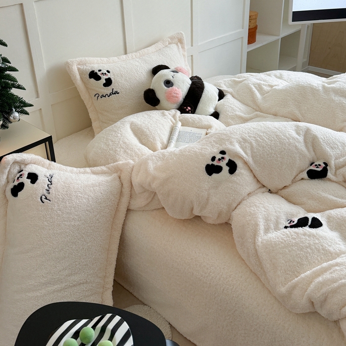 91家纺网 家纺一手货源 找家纺 萝莉家纺 2025新款加厚泰迪绒毛巾绣四件套 熊猫白
