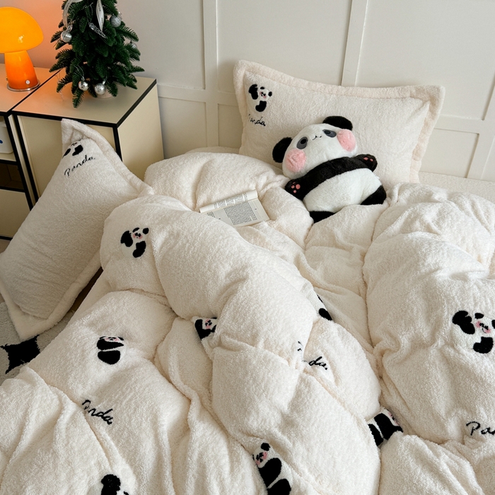 91家纺网 家纺一手货源 找家纺 萝莉家纺 2025新款加厚泰迪绒毛巾绣四件套 熊猫白