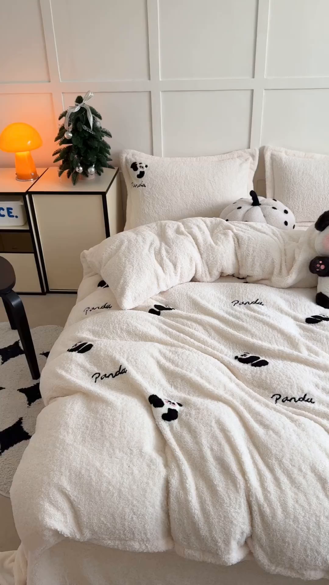 91家纺网 家纺一手货源 找家纺 萝莉家纺 2025新款加厚泰迪绒毛巾绣四件套 熊猫白