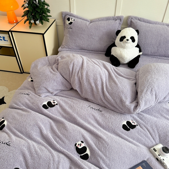 91家纺网 家纺一手货源 找家纺 萝莉家纺 2025新款加厚泰迪绒毛巾绣四件套 熊猫紫