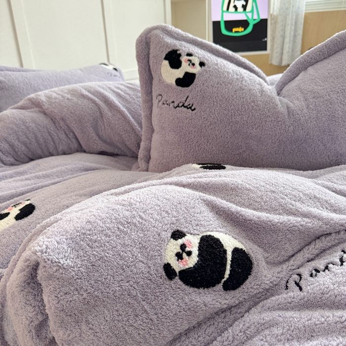 91家纺网 家纺一手货源 找家纺 萝莉家纺 2025新款加厚泰迪绒毛巾绣四件套 熊猫紫