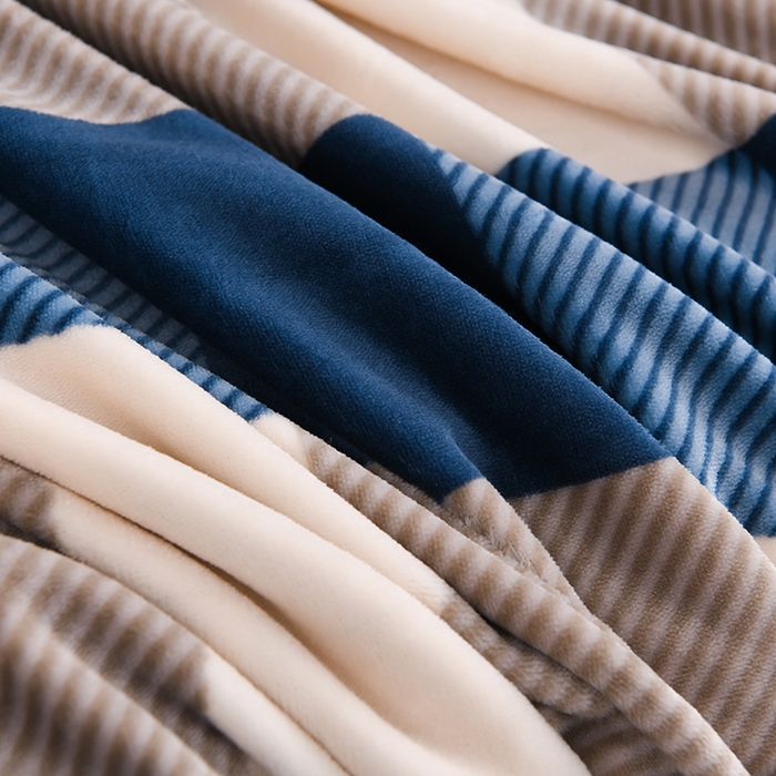 91家纺网 家纺一手货源 找家纺 赛丽雅 2025新款牛奶绒床裙四件套8-9斤法莱绒直播爆款日产2万套 蓝大格