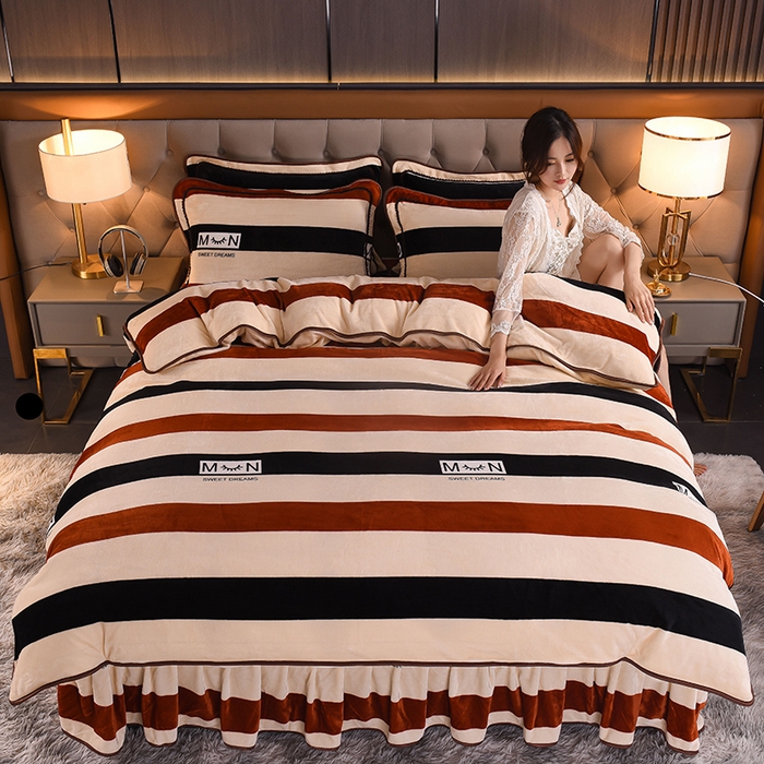 91家纺网 家纺一手货源 找家纺 赛丽雅 2025新款牛奶绒床裙四件套8-9斤法莱绒直播爆款日产2万套 裸婚时代