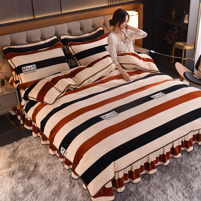 91家纺网 家纺一手货源 找家纺 赛丽雅 2025新款牛奶绒床裙四件套8-9斤法莱绒直播爆款日产2万套 裸婚时代