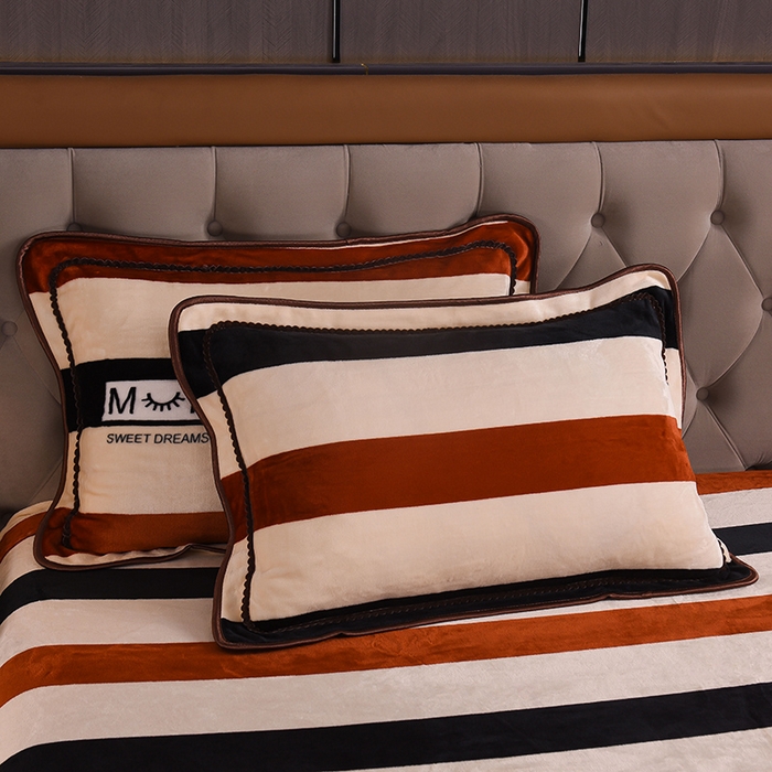 91家纺网 家纺一手货源 找家纺 赛丽雅 2025新款牛奶绒床裙四件套8-9斤法莱绒直播爆款日产2万套 裸婚时代