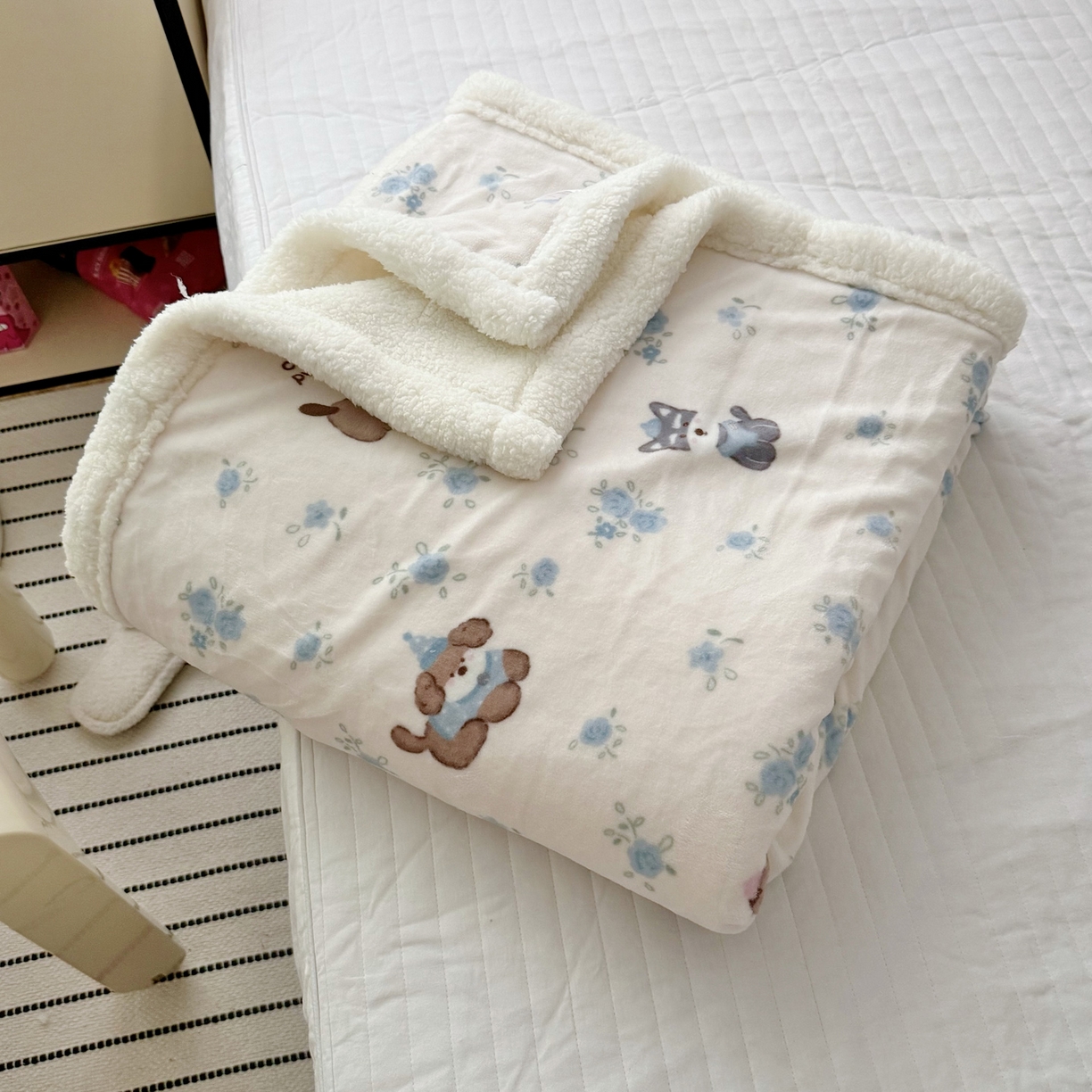 91家纺网 家纺一手货源 找家纺 大元 2025新款ins加厚小清新牛奶绒羊羔绒毛毯午睡毯沙发盖毯 狗狗乐园