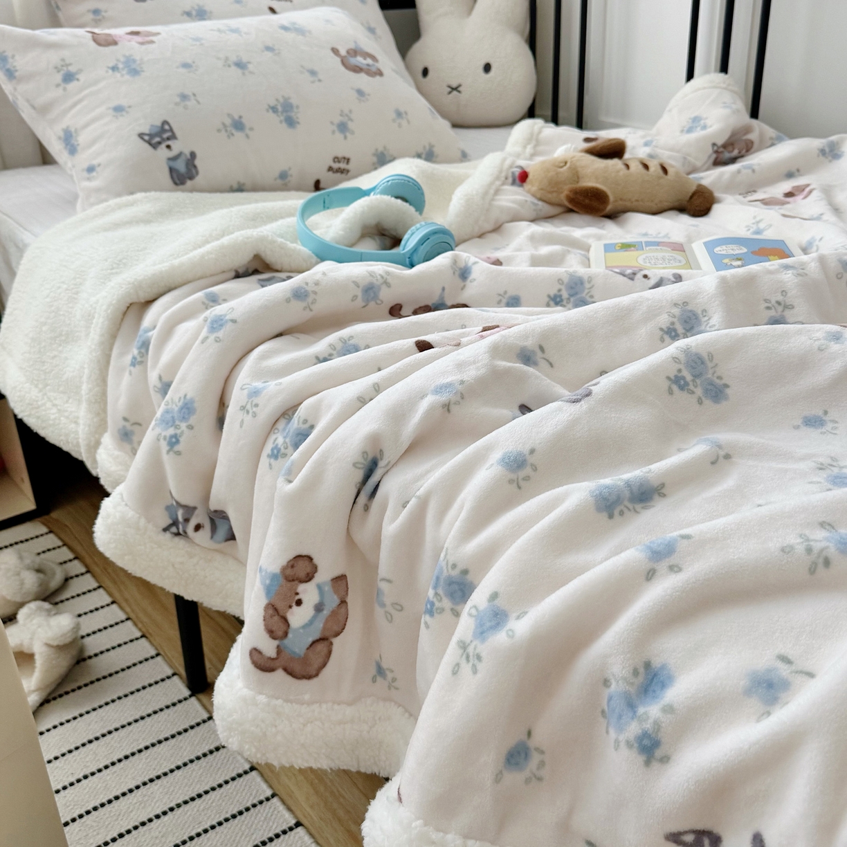 91家纺网 家纺一手货源 找家纺 大元 2025新款ins加厚小清新牛奶绒羊羔绒毛毯午睡毯沙发盖毯 狗狗乐园