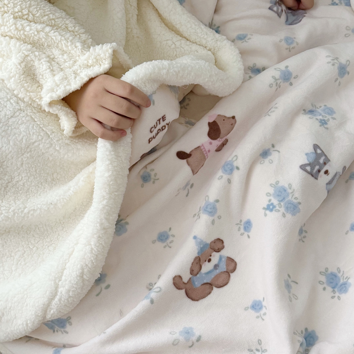 91家纺网 家纺一手货源 找家纺 大元 2025新款ins加厚小清新牛奶绒羊羔绒毛毯午睡毯沙发盖毯 狗狗乐园