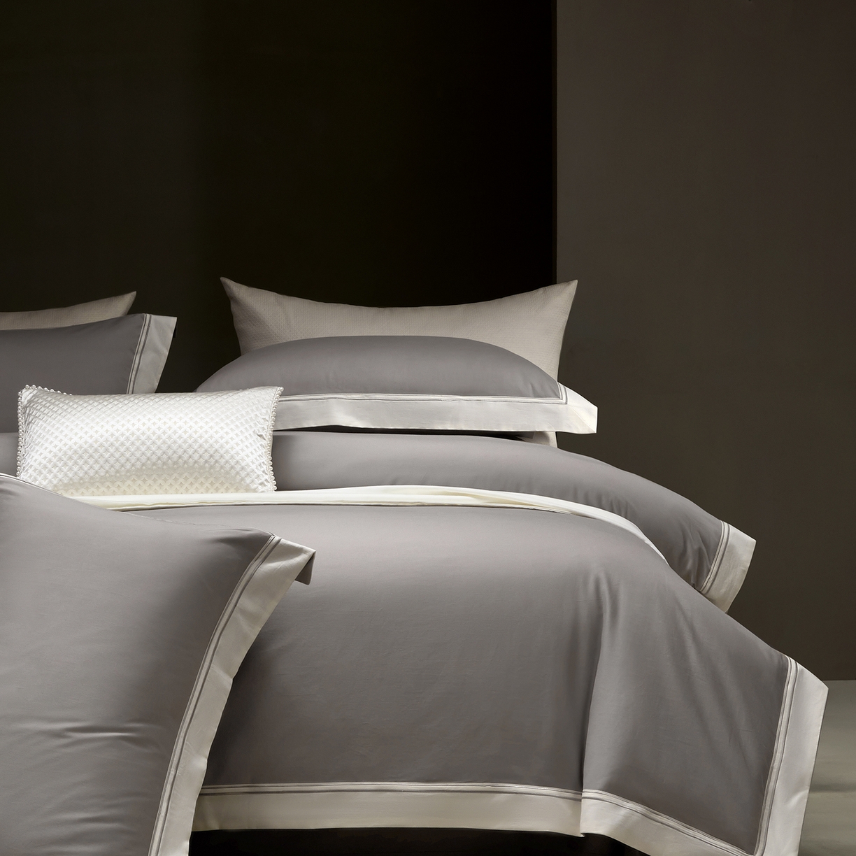 91家纺网 家纺一手货源 找家纺 （总）佳汐蓝家纺 2025新款100支全棉色织提花臻棉绣花四件套-利雅系列