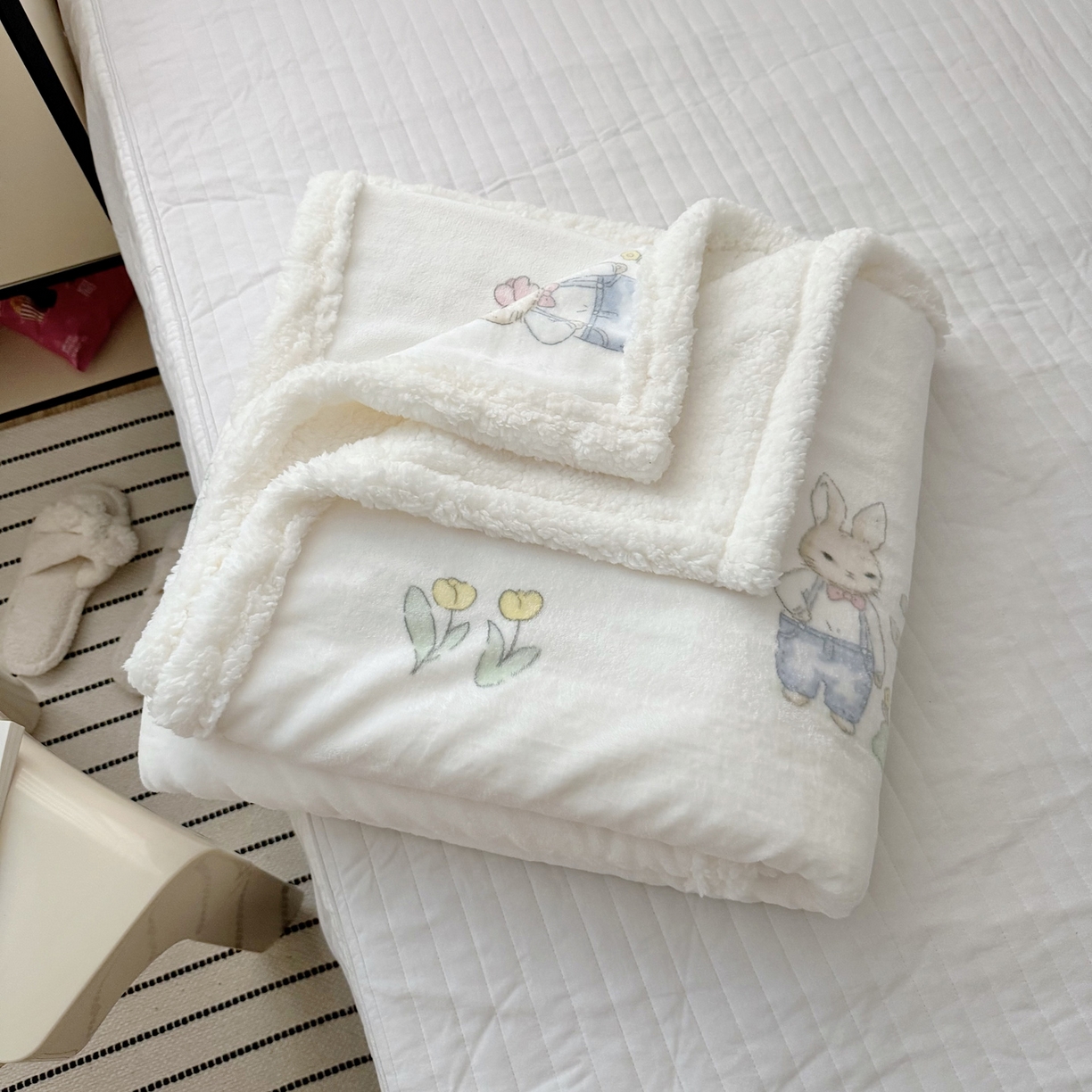 91家纺网 家纺一手货源 找家纺 大元 2025新款ins加厚小清新牛奶绒羊羔绒毛毯午睡毯沙发盖毯 花丛兔