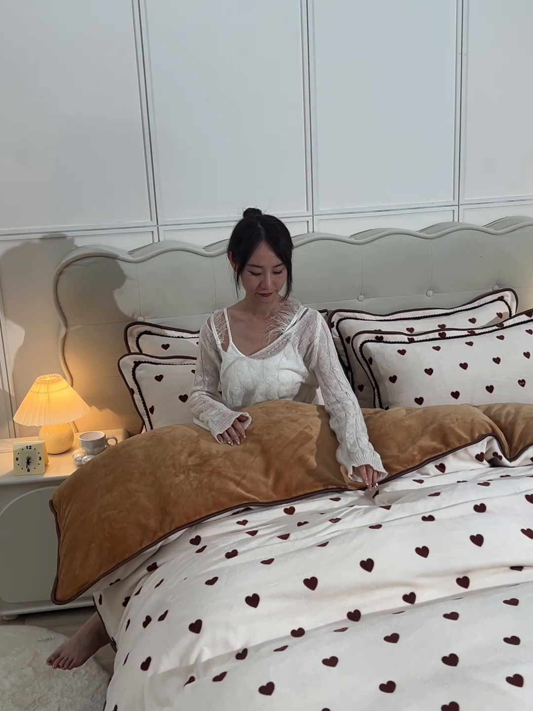 91家纺网 家纺一手货源 找家纺 赛丽雅 2025新款牛奶绒床裙四件套8-9斤法莱绒直播爆款日产2万套 小爱心咖