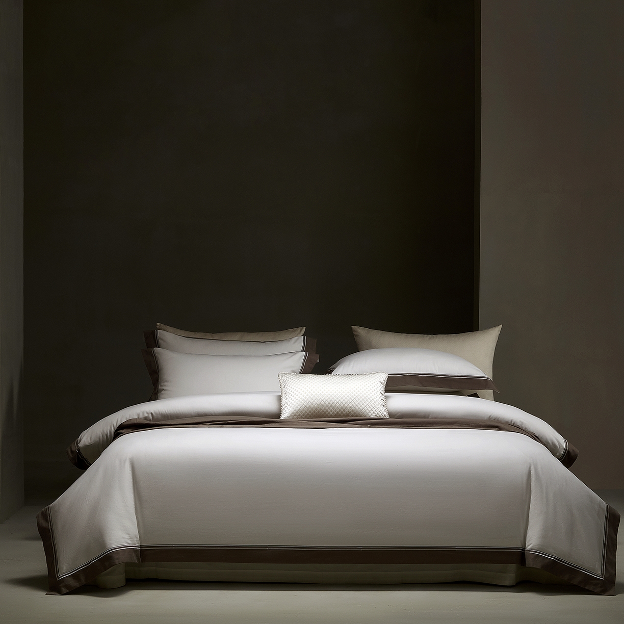 佳汐蓝家纺 2025新款100支全棉色织提花臻棉绣花四件套-利雅系列 利雅-贵族白