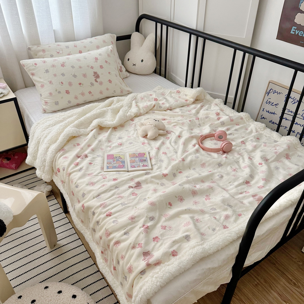 91家纺网 家纺一手货源 找家纺 大元 2025新款ins加厚小清新牛奶绒羊羔绒毛毯午睡毯沙发盖毯 花园小猫咪