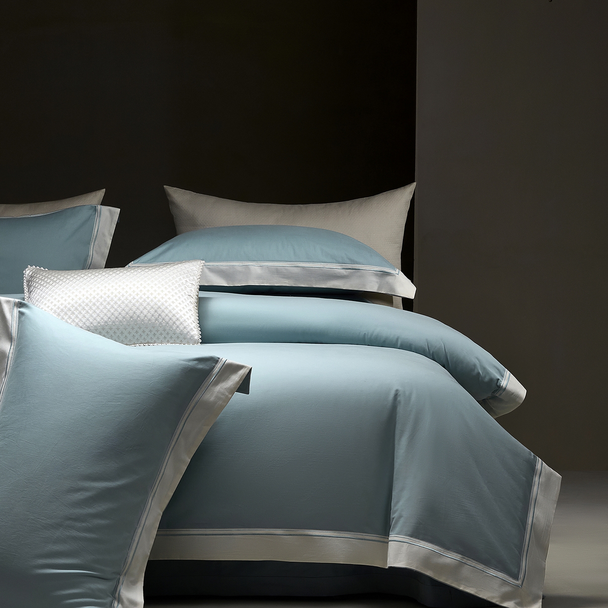 91家纺网 家纺一手货源 找家纺 佳汐蓝家纺 2025新款100支全棉色织提花臻棉绣花四件套-利雅系列 利雅-莫奈蓝