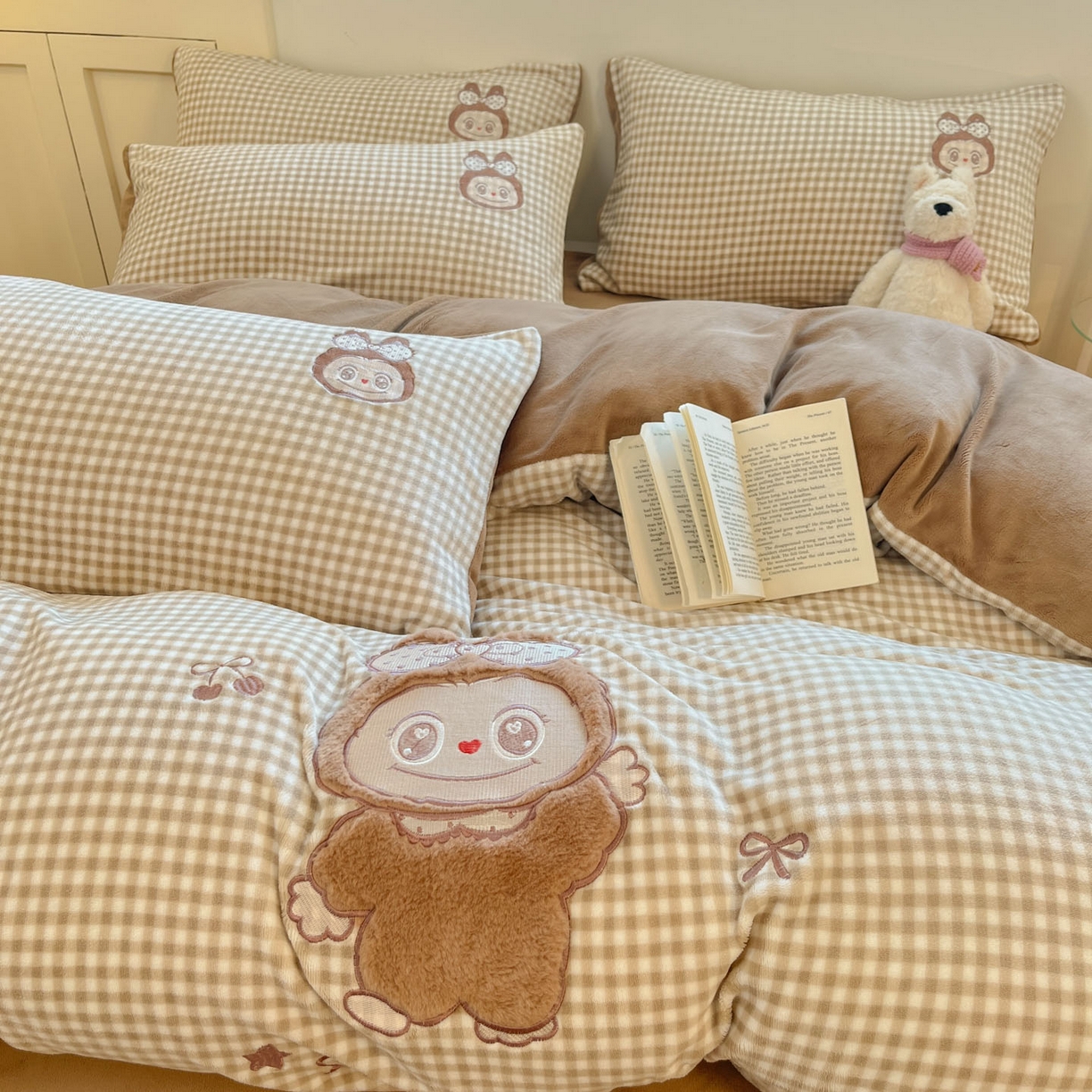 沐慕 2025新款200克牛奶绒贴布绣四件套 咖格布布