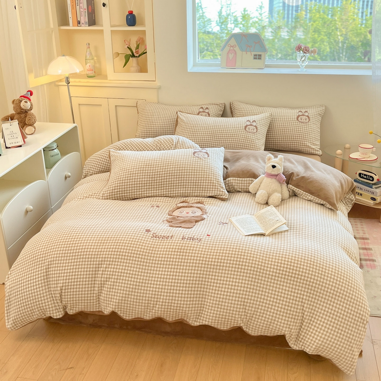 91家纺网 家纺一手货源 找家纺 沐慕 2025新款200克牛奶绒贴布绣四件套 咖格布布