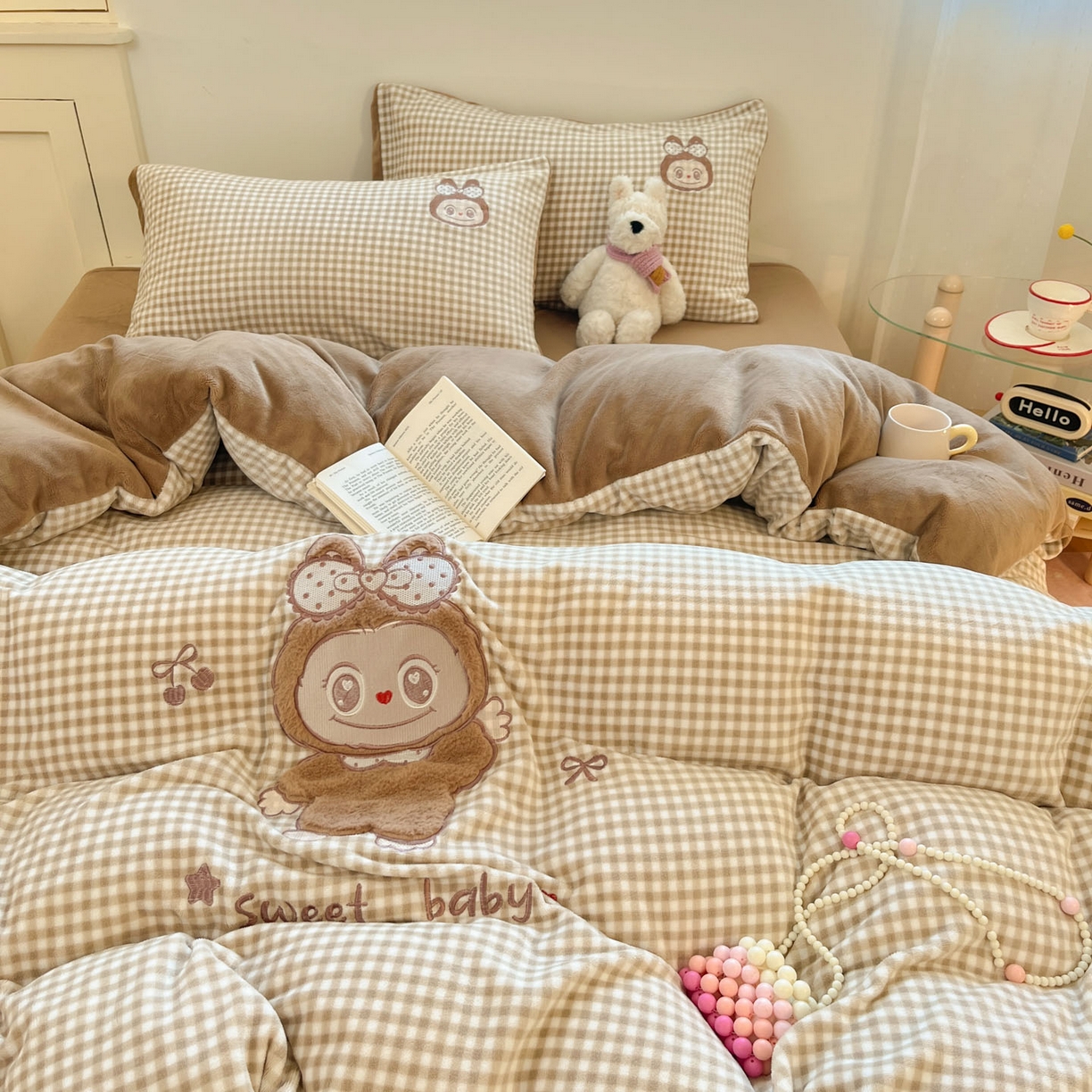 91家纺网 家纺一手货源 找家纺 沐慕 2025新款200克牛奶绒贴布绣四件套 咖格布布