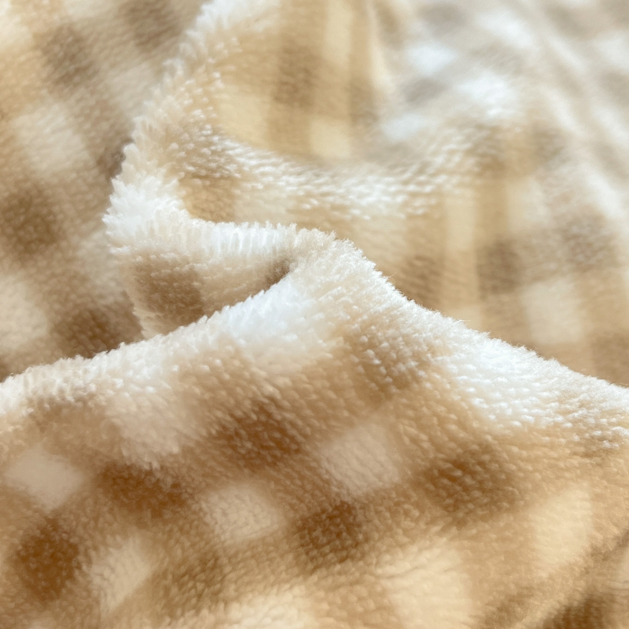 91家纺网 家纺一手货源 找家纺 沐慕 2025新款200克牛奶绒贴布绣四件套 咖格布布