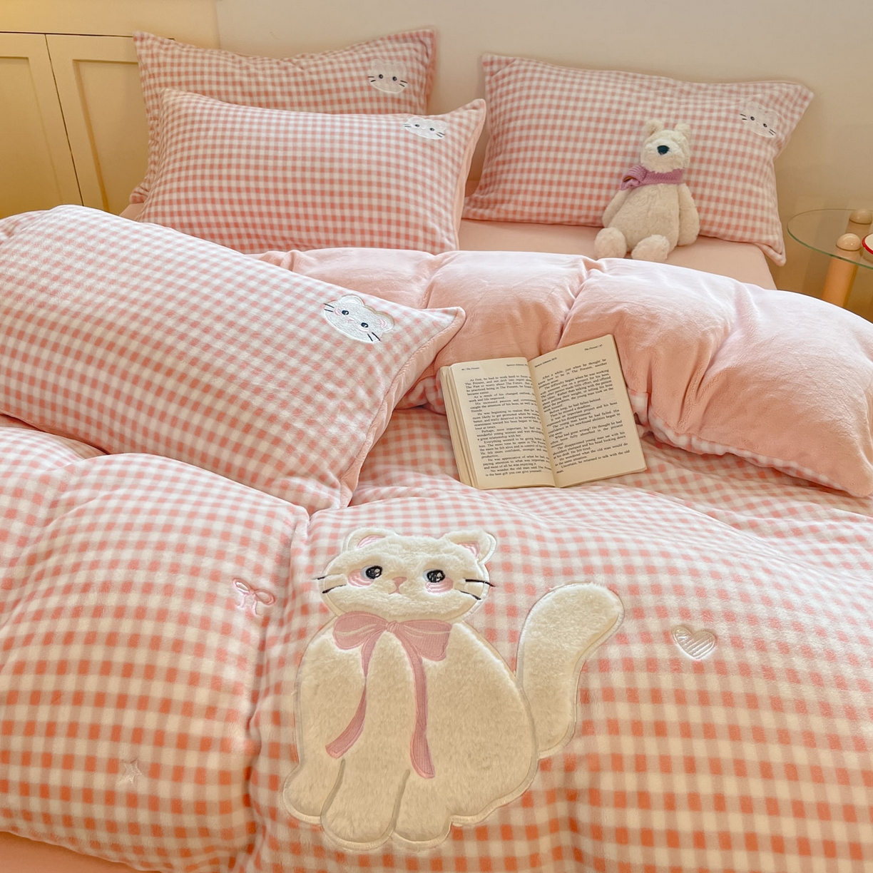 沐慕 2025新款200克牛奶绒贴布绣四件套 粉格淑女喵