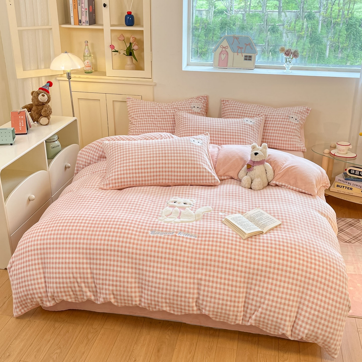 91家纺网 家纺一手货源 找家纺 沐慕 2025新款200克牛奶绒贴布绣四件套 粉格淑女喵