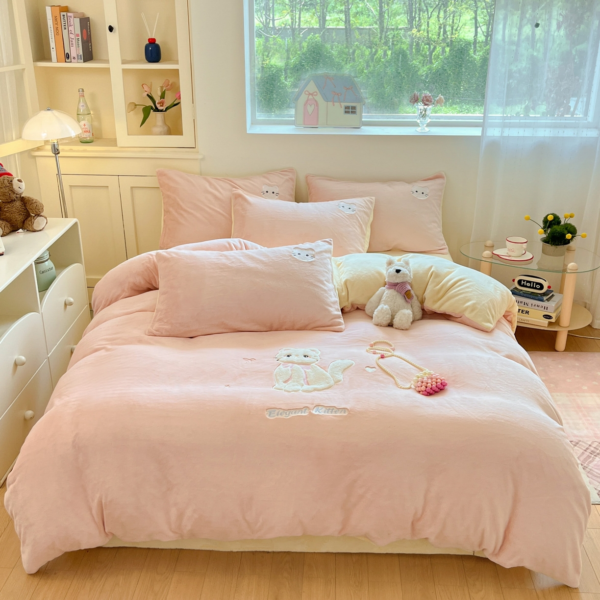 91家纺网 家纺一手货源 找家纺 沐慕 2025新款200克牛奶绒贴布绣四件套 粉嫩淑女喵