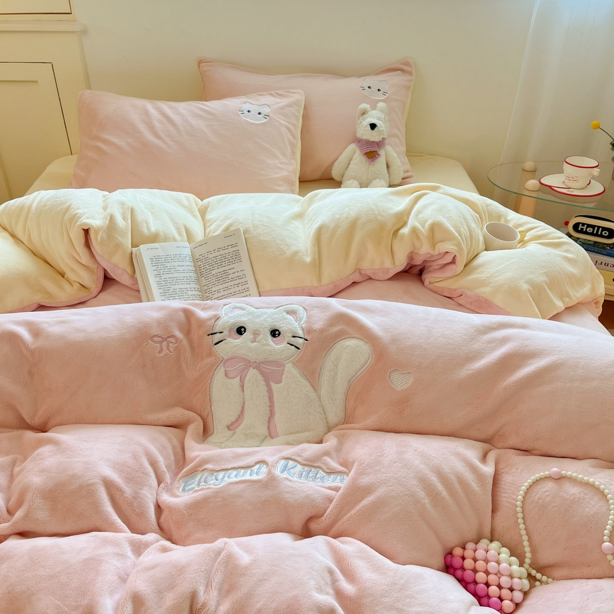 91家纺网 家纺一手货源 找家纺 沐慕 2025新款200克牛奶绒贴布绣四件套 粉嫩淑女喵