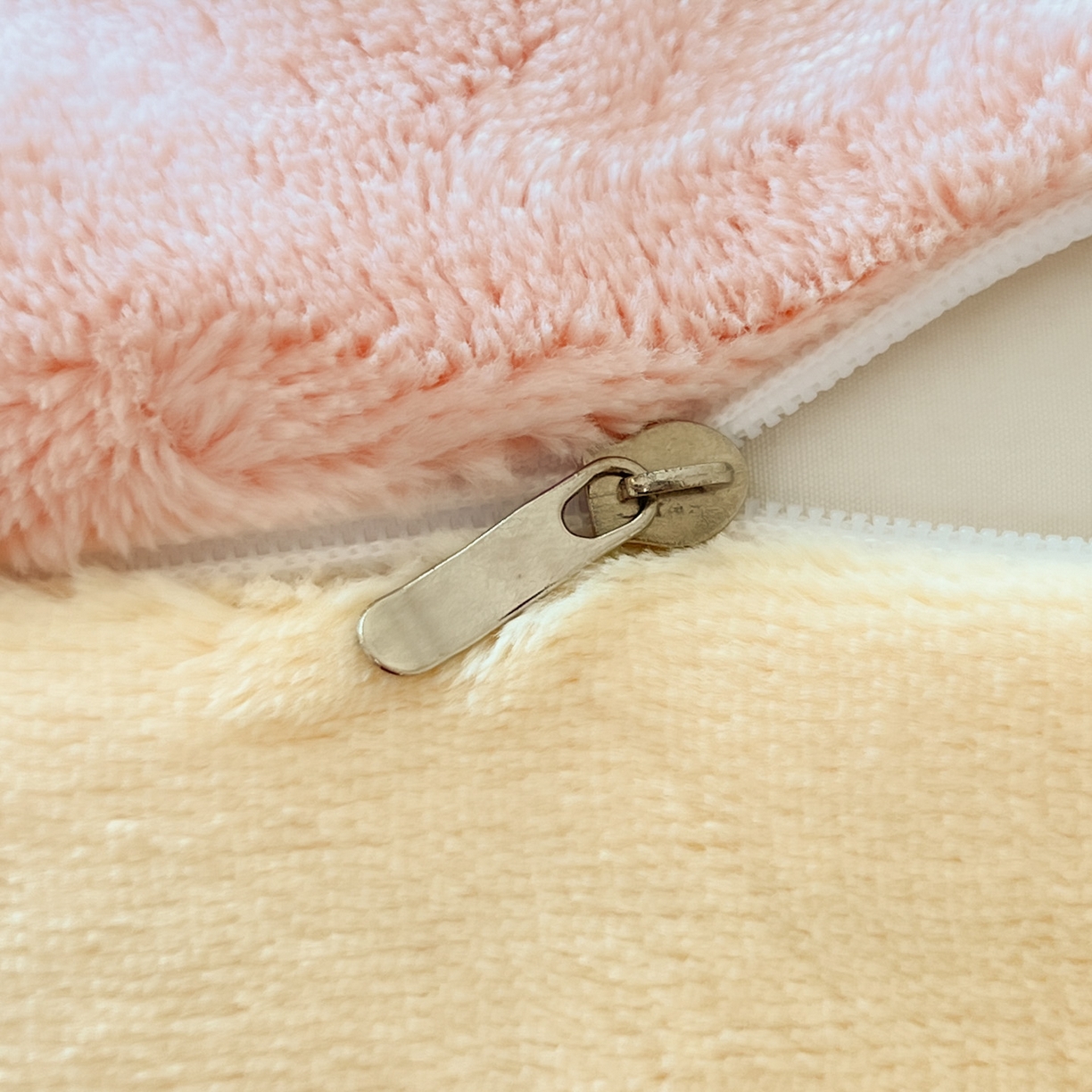 91家纺网 家纺一手货源 找家纺 沐慕 2025新款200克牛奶绒贴布绣四件套 粉嫩淑女喵