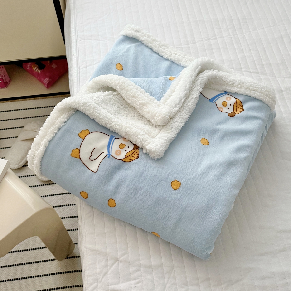 91家纺网 家纺一手货源 找家纺 大元 2025新款ins加厚小清新牛奶绒羊羔绒毛毯午睡毯沙发盖毯 蓝鸭子