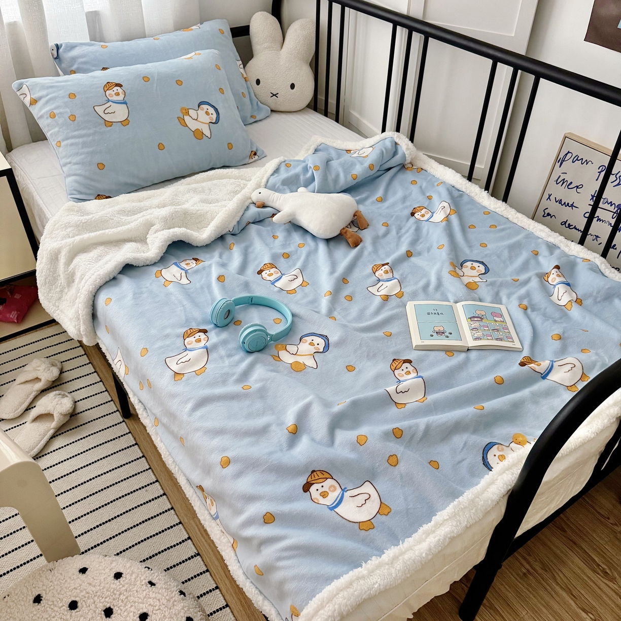91家纺网 家纺一手货源 找家纺 大元 2025新款ins加厚小清新牛奶绒羊羔绒毛毯午睡毯沙发盖毯 蓝鸭子