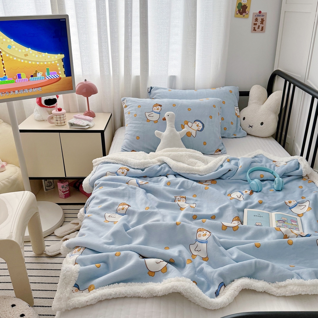 91家纺网 家纺一手货源 找家纺 大元 2025新款ins加厚小清新牛奶绒羊羔绒毛毯午睡毯沙发盖毯 蓝鸭子