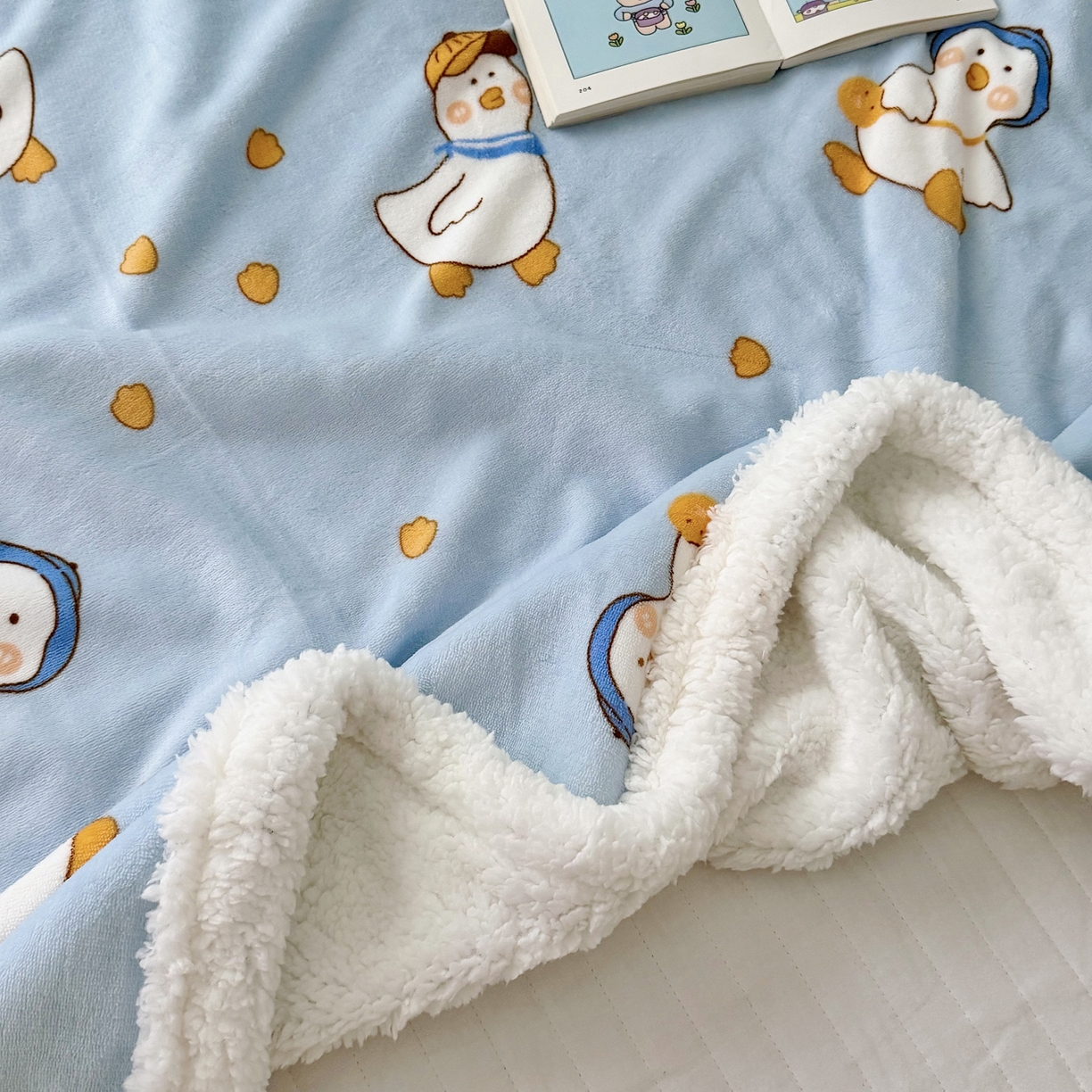 91家纺网 家纺一手货源 找家纺 大元 2025新款ins加厚小清新牛奶绒羊羔绒毛毯午睡毯沙发盖毯 蓝鸭子