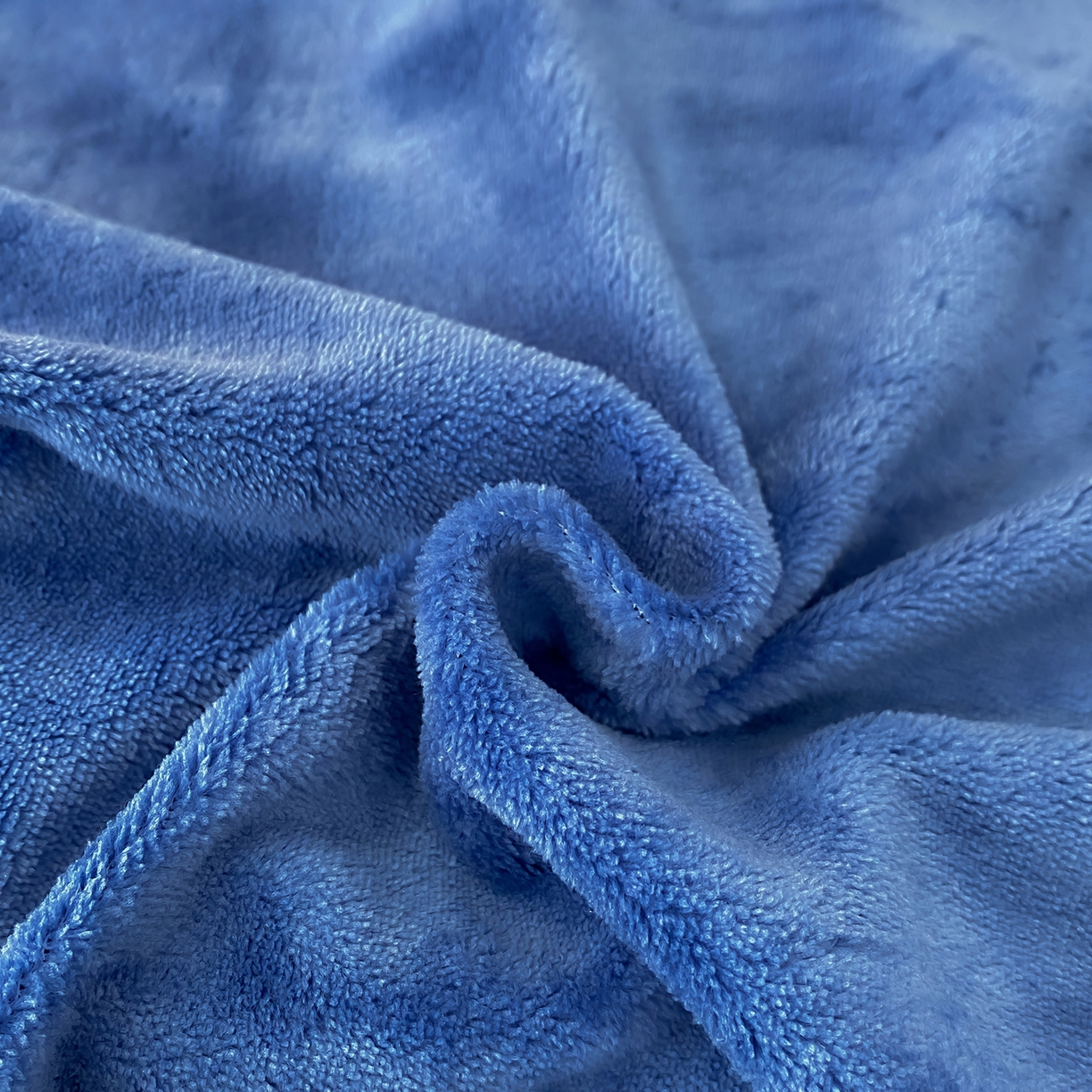 91家纺网 家纺一手货源 找家纺 悦织湾家纺 2025新款9斤重牛奶绒四件套纯色贴布绣人件富贵系列240克重高密保暖轻奢时尚床上用品4件套 黛西-宾利蓝