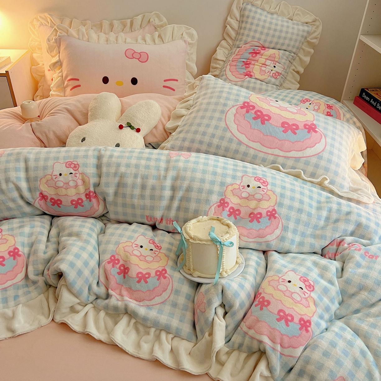 91家纺网 家纺一手货源 找家纺 沐慕 2025新款高克重花边款牛奶绒四件套 花边-蛋糕猫咪