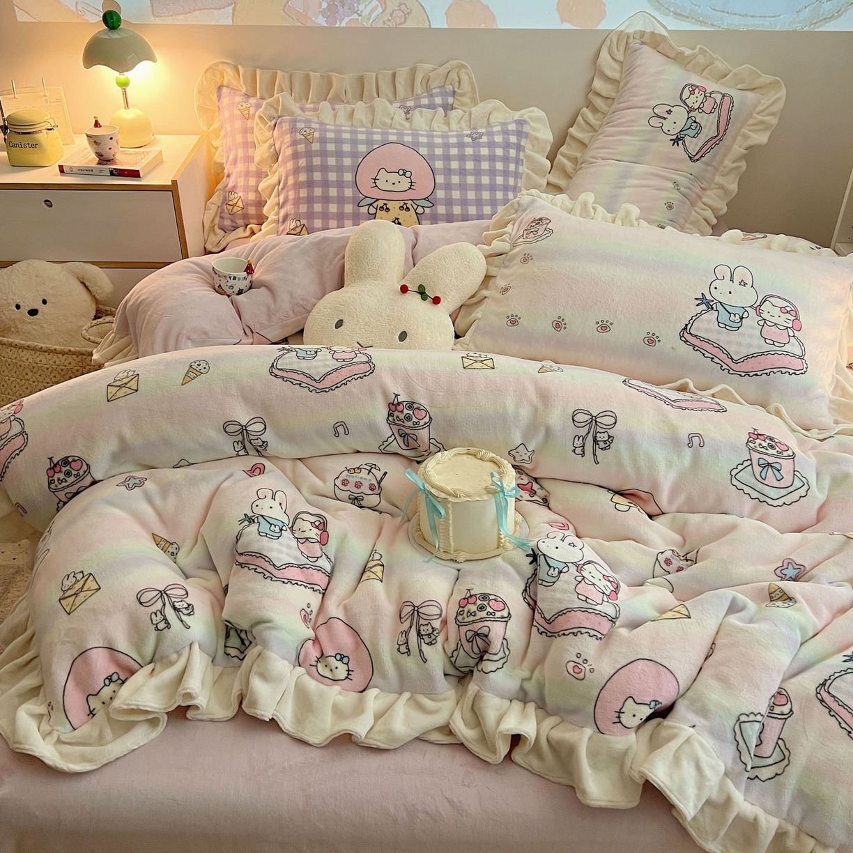 91家纺网 家纺一手货源 找家纺 沐慕 2025新款高克重花边款牛奶绒四件套 花边-彩虹伙伴