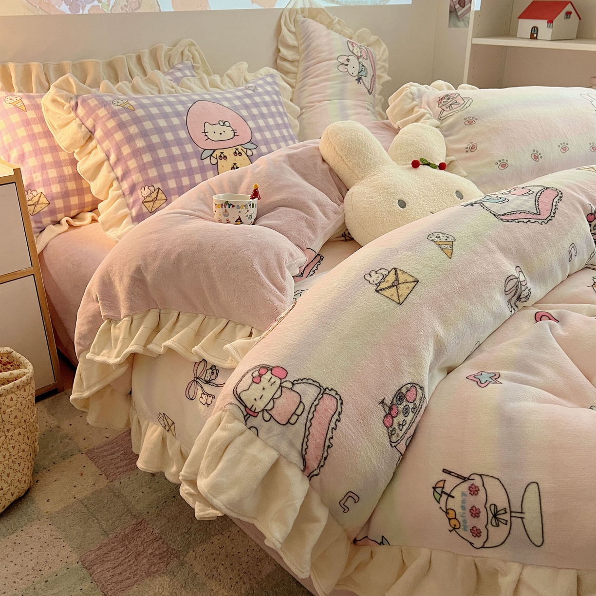 91家纺网 家纺一手货源 找家纺 沐慕 2025新款高克重花边款牛奶绒四件套 花边-彩虹伙伴