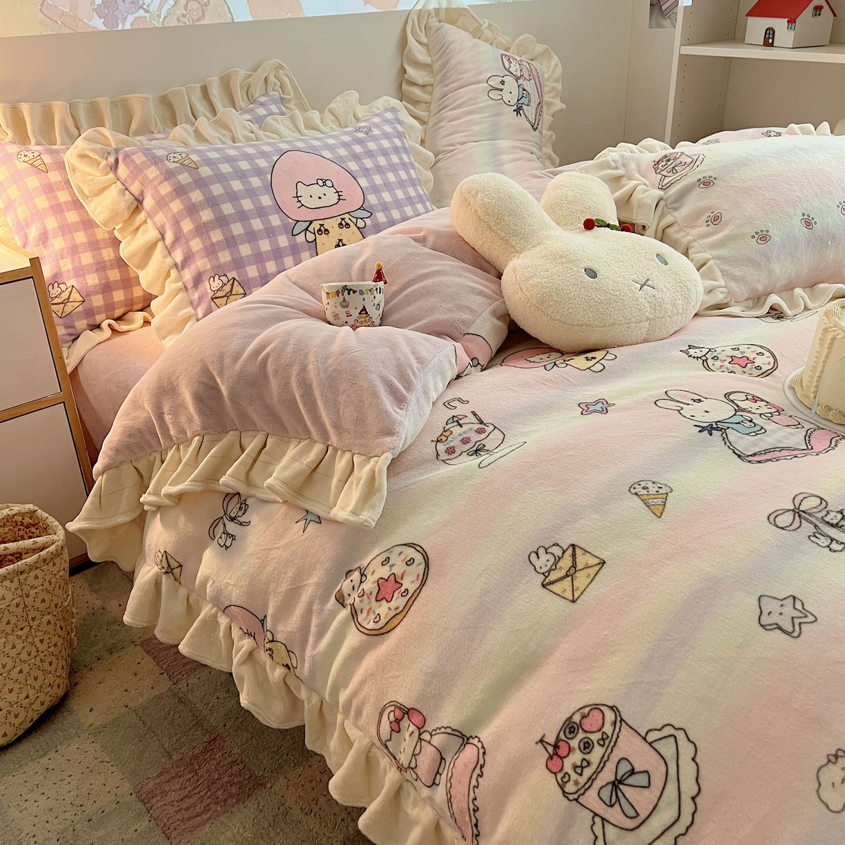 91家纺网 家纺一手货源 找家纺 沐慕 2025新款高克重花边款牛奶绒四件套 花边-彩虹伙伴